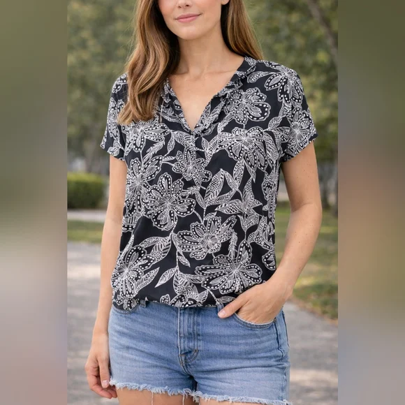 LOFT Petites MP Floral Blouse Black White Lightweight Short Sleeve V-Neck - Picture 14 of 14